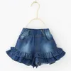 Kjolar sommar småbarn baby ruffle denim kjol shorts söta dubbla fickor design barn byxor barn byxor 1234567 år h240425