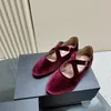 Boucle de courroie en métal de haute qualité européenne et américaine pour femmes à fond plat Mary Jane Single Chaussures Ballet Ballet Chaussures 240422