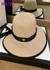 Zonhoeden Kleine Bee Straw Hat Europeaan en Amerikaans Retro Gold Gold Blaided Hat vrouwelijke losse zonnebrandcrème Sunshade Flat Cap Visors HATS8552210