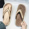 Slippers 2024 Summer masculino Anti -deslizamento de espessura Sapatos de praia Casual Casual Flip Flip Flip Flip ao ar livre