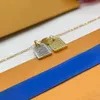 Klassisk kedjearmbanddesigner för kvinnor män hänger TAG Crystal Letter Charm Armband Gold Silver Plated rostfritt stål Bangle Party Fashion Jewelry Accessories