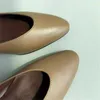 Chaussures décontractées en cuir pour les femmes pointues talons hauts Lignes de couture femelles designers concepteurs tacones chassure solide femme peu profonde zapatos