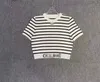 2024 Summer Designer Stripes T Shirt النساء اقتصاص أعلى الأكمام القصيرة تي القمصان النساء الحياكة تي شيرت الرياضة Top Top Tops Tops Vest Yoga Tees Tshirts