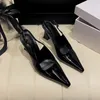 Casual skor sexiga svartröda höga klackar för kvinnor tjock häl pekade tå grunt spänne sandaler kvalitet läder kontor professionell