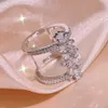 Anneaux de bande 925 Silver New Flower White Zircon Blinging Geometric Ring Ladies Party Birthday Jewelry Gift Wholesale H240425