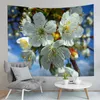 Arazzi Fiori di primavera Flowers Arazzo Green Grass Swing Scenery Natural Art Home soggiorno Dormi Dormi