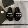 Classic Teddy Bear Kid Sandales moelleux Sandales Noir plats Casual Shoers Sliders Hiver Splippers Fuzers Designer Woman Channel Channeuse Slipper Luxurys Tazz House Sandale Fur Slides