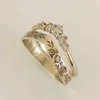 Band Rings Elegant Simple Wedding Ring for Women Vintage Gold Color V-shaped Hand Carved Flowers Bridal Sets H240425