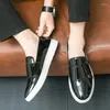 Chaussures habillées 2024 Muisseurs pour hommes Slip-on Slip-On Le cuir brillant à double boucle à double boucle noire Périte de fête