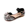 Sandaler Girls Princess Sandals 2023 Summer New Baby Pearl Rhinestones Bow Single Shoes mode Non-Slip Flat Childrens Shoe E963 240423
