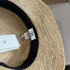 Top -Qualität Designer Strohschaufel Hut für Frauen handgefertigt häkelnde Kranzhüße bestickter Buchstaben Sonnenschild Strandkappe