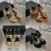 Sandali piattaforma di punta della fibbia quadrata pompa pompa bloccato da donna a blocco alto tacco con cinturino alla caviglia scarpe designer calzature di fabbrica con calzature di fabbrica con qualità originale