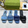 Projektant Nowe płaskie sandały dżinsowe haft haftowane na płótnie letnie i jesienne muły na zewnątrz luksusowe kapcie domowe kapcie plażowe Kapcie jodełka ins 35-41