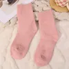 Frauen Socken Winter verdicken warme Plüschwolle hochwertige Feste Farbe Mädchen Mittelröhrchen Socken Weiche Heimschlaf Wärme Baumwolle