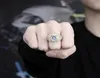 Anillos helados para hombres Diseñador de lujo Hombres Big Bling Diamond Diamond Ring 18K Gold Copper Zircon Joyería de compromiso de boda L9663215