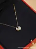 Designer Trend Gold Carter Amulet Halsband Kvinnlig plätering 18K rosguld dubbelsidig vit Fritillaria Agate Pendant Collar Chain