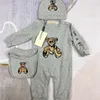 Designers Baby Rompers Kids Designer Vêtements Boys Girls Romper Hat Set Newborn Kid Jumps Cuth 100% Cotton Children Bodys Ceryy Clothing CXD2404256-6