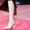 2024 Леди кожаная патентная патент Martin Boots Special Plashly Chunky High High Heels Knight Women Bontie Booties Разрастание пальцев ног с длинным каменным каменным каменным зерном свадебной обувь 35-43