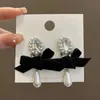 Dingle ljuskrona ny vintage svart sammet bowknot dingle örhängen för kvinnor koreanska elegant pärla kristall vatten droppe örhängen fest smycken gåvor