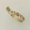 Band Rings Elegant Simple Wedding Ring for Women Vintage Gold Color V-shaped Hand Carved Flowers Bridal Sets H240425