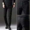 Jeans maschile primavera e autunno versione coreana slim fit pura cotone nera elastico gamba piccola dritta per uomini