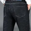 Jeans masculins pour hommes Hiver Warm Straight Fulce épaississer le denim long pantalon de haute qualité pantalon de mode décontracté