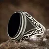 Bandringar Vintage Punk Silver Color Carved Ring For Men Fashion Metal Inlaid Black Stone Zircon Engagement Wedding Jewelry H240425