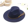 Szerokie brzegowe czapki wiadra fedora kapelusz zamsz ten sam kolorowy łańcuch duży krawędź brzoskwini Top 95cm Brim Fashion Unisex Jazz 230825