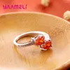 Klusterringar Entusiasm Romantisk stil 925 Sterling Silver Ring Red Stone Decorated With Crystal for Wife Wedding Party