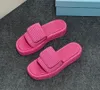 Sandalias de diseñadores Sandalias Slippers Multicolor Flora Slides Fashionable de estilo fácil de usar Plataforma de zapatos Bordados