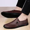 Sapatos casuais primavera e verão masculino de camada de couro de couro clássico clássico clássico Black Low Cut Homens confortáveis