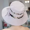 Breda randhattar hink hattar w85 hatt kvinnor enkel mode etnisk stil sol hatt diagonal bred grim uv skydd bassäng hatt bomullshatt j240425