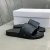 Designershoes Luxurys Slippers Classics Classics Sandale Casual Shoe Mens Womens Sandale Sliders Metal Slipper Platform Summer Flat Slide 35-46 Sac résistant à la poussière Bleu