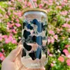 Tumblers Dairy Cow Pattern Pright Pringing Glass Can с бамбуковой крышкой соломенной кофейной подарка для друзей для друзей летняя чашка 17 унций H240425