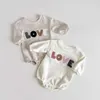 Rompers 2023 Baby Love haft bluza romper kremowy kolor nowonarodzony niemowlę dziewczynka dziewczynka romper z długim rękawem kombinezon dziecięcy ubranie D240425