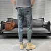 Jeans de diseñador para para hombres Jeans usados ​​otoño de otoño nuevos leggings delgados moda informal nueve parte de pantalones hombres pantalones de moda