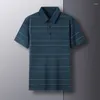 Polos masculinos gelo seda de seda de lapela de lapela meninos roupas de verão para homens camisetas de meia-idade de meia-idade tampos listrados sem costura tee s6038