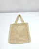 Tote Designer Charm de haute qualité de grande capacité tissage Triangle inversé Paille de paille Coul Coul Couleurs de plage Hot TE025 C4