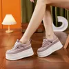 Masywna platforma pusta sandały dla kobiet lato 2024 nowa moda 8 cm kliny małe białe buty damskie trampki siatkowe