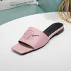 Designer Slippers Beach Women Summer en cuir sincère Sandales plates Foam Runner plus-taille 12