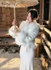 Arbetsklänningar kinesiska stil kjolar set vinter fyrkantig hals broderad skarvad päls kappa kvinnor kläder fiskstjärna lång kjol två bit
