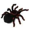 RC Spider Eye Shine Simulação Halloween Simulação de pelúcia assustadora Tarântula Controle remoto Remoto complicado barata mole lagarto lagarto brinquedo 240417