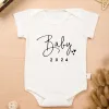 One-Pieces Baby 2024 Fun Toddler Jumpsuit Fashion 5 Color Newborn Clothes New Year Gift Short Sleeve Cotton White Boys and Girls Romper