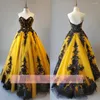 Feestjurken gele en zwarte kanten applique strapless ball jurk vloer lengte avond formele gelegenheid prom jurk aangepaste maat w11-11