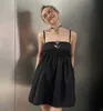 基本的なカジュアルドレス女性ナイロンドレスセクシーなレディスリップドレスサマーデザイナー胸を倒したトライアングルパーティードレスカジュアルスカートブラック高品質