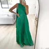 Sukienki zwyczajne Dyque na ramię plisowaną sukienkę z litego koloru przekątnego kołnierza bez rękawów A-line spódnica lady elegancka impreza długi vestidos