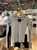 T-shirts pour femmes T-shirts à manches longues gris Spring Woman Vêtements V Neck Tee Slim Vintage Simple Cotton Shirt Casual Y2k Tops Chic 2024