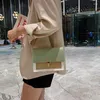 Sacs à bandouliers Femmes Sac 2024 Trend Wild Chain Ladies Messenger Fashion Hit Color Lock Small Square Jelly Purse