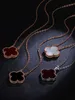 2024 Classic da quattro foglie Collane Pendants Clover Leaf 999 Collana in argento sterling per nicchia di lusso leggera femmini