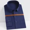 Мужские платья рубашки повседневная мягкая шелковистая ткань с длинным рукавом одноплановый карман стандартный формальный бизнес-офис сплошной рубашка